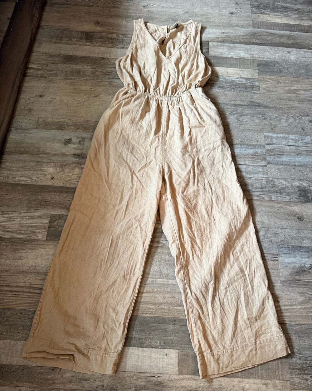 Universal thread women’s jumpsuit size M